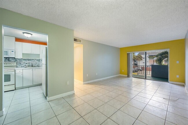 Building Photo - 1725 W 60th St