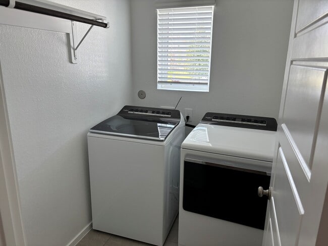 Building Photo - 14150 Granger Pointe Ln
