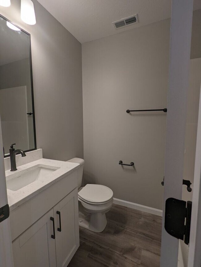 Building Photo - 3815 Joy Cir E