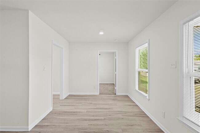 Building Photo - 2105 2nd St