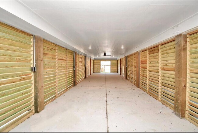 Building Photo - 442 6th St