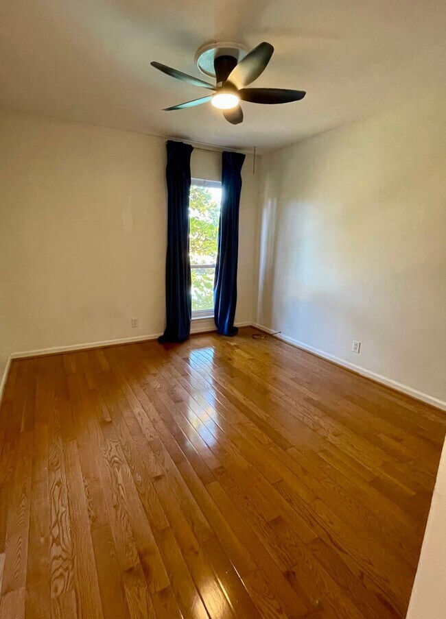 Building Photo - 515 Basswood Ave