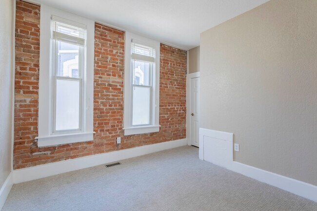 Building Photo - 2723 Stout St