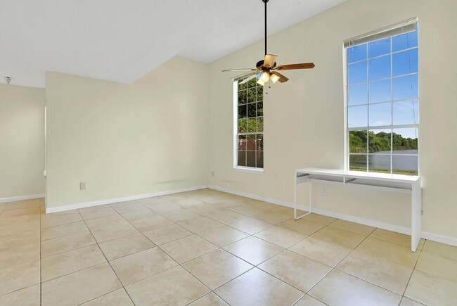 Building Photo - 1385 Crystal Way