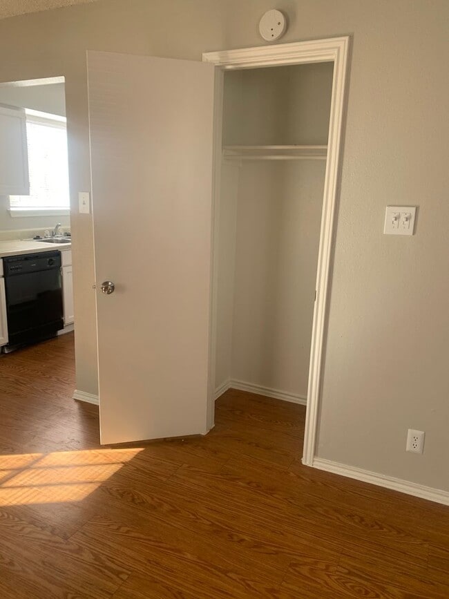 Building Photo - 7814-7816 Las Olas Blvd