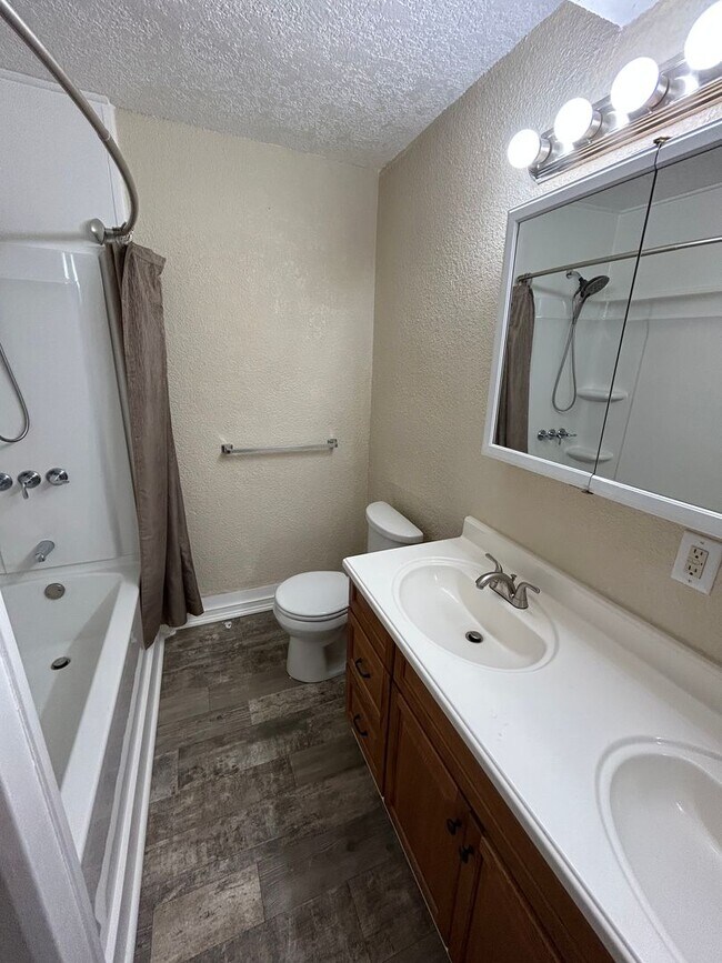 Building Photo - Quaint 3 Bedroom, 1 Bath Home in NW McMinnville