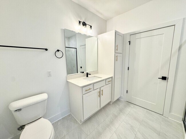 Building Photo - Discover Your Perfect 2-Bed Apartment at Brixton!