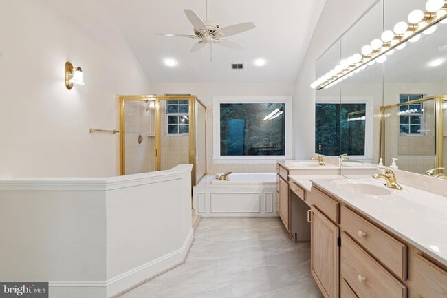 Building Photo - 4427 Brookside Dr
