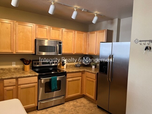 Building Photo - 452 Black Feather Loop