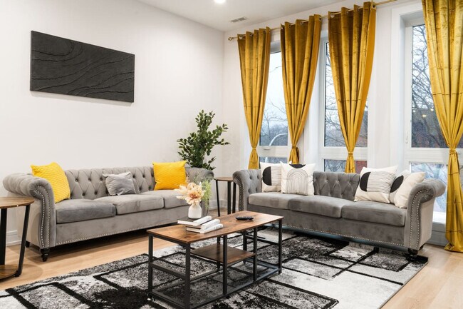 Building Photo - 3723 S Giles Ave