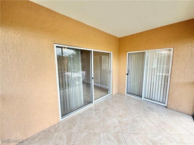Building Photo - 1820 Florida Club Cir