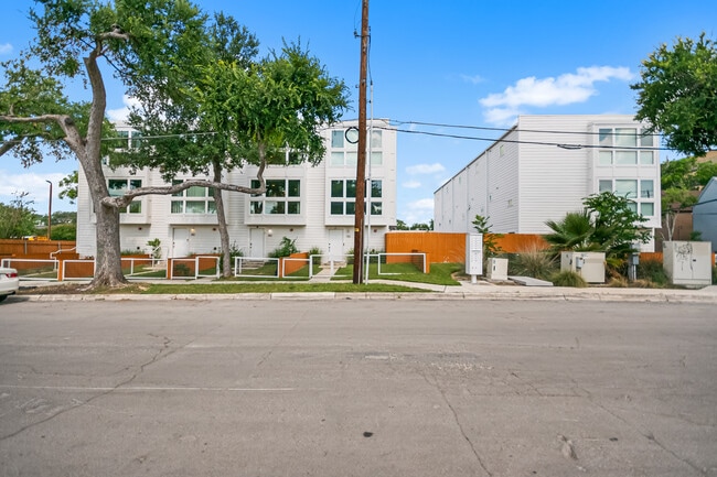 Building Photo - 143 Catalpa Ave