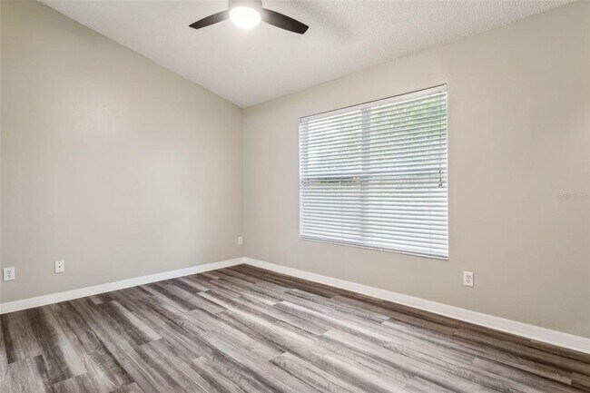 Building Photo - 655 Vallance Way NE
