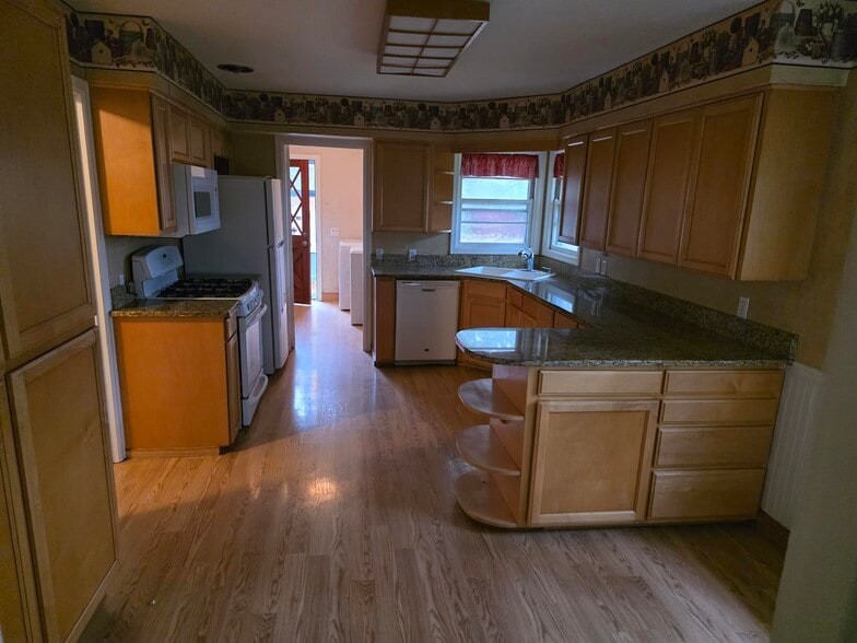 Building Photo - 14020 S Pacific Hwy W