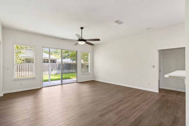 Building Photo - Charming 3-Bedroom Home in The Hideaway – ...