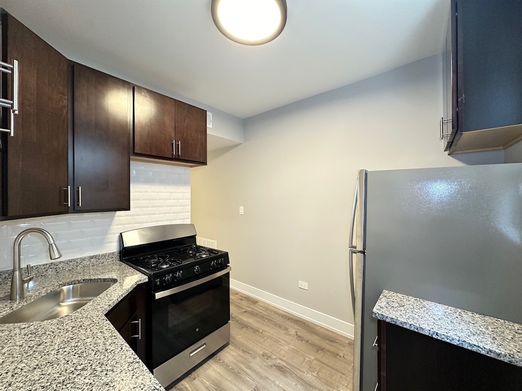 Building Photo - 434 W Aldine Ave