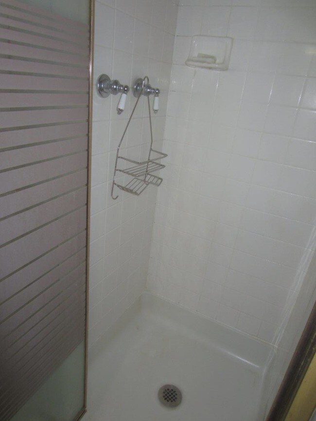 Building Photo - 2284 Athens Ave