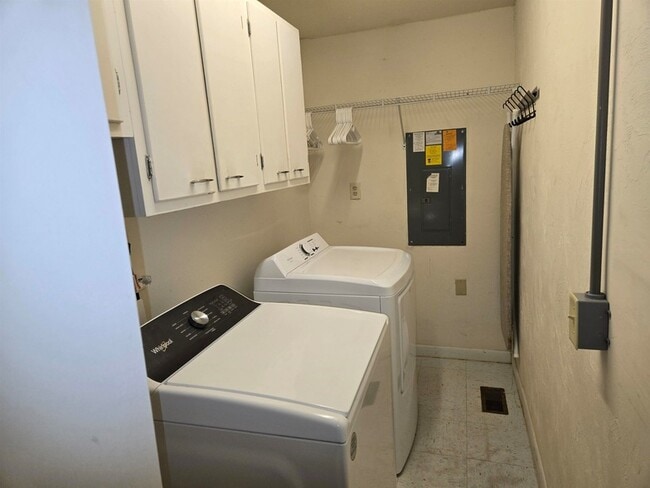 Building Photo - 1809 Tyndall Dr