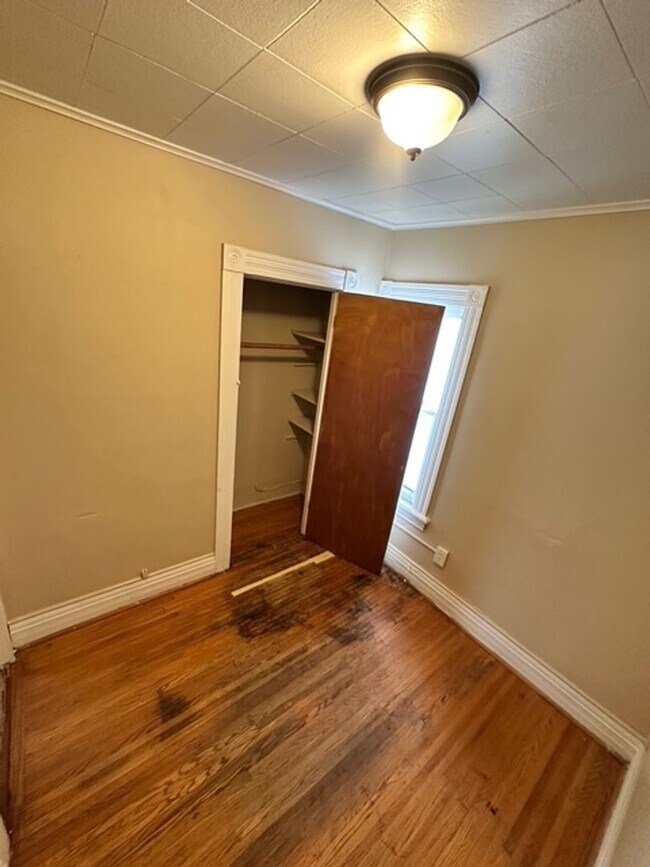 Building Photo - 490 Glenwood Ave