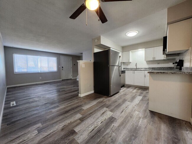 Building Photo - 1628 S Cascade Ave