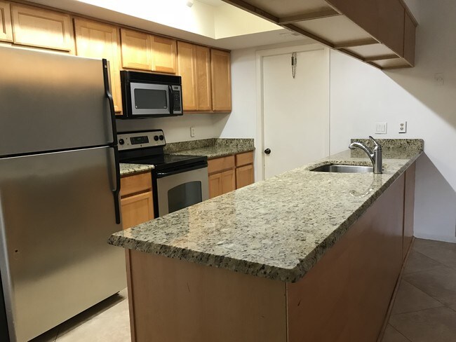 Building Photo - 1305 Periwinkle Pl