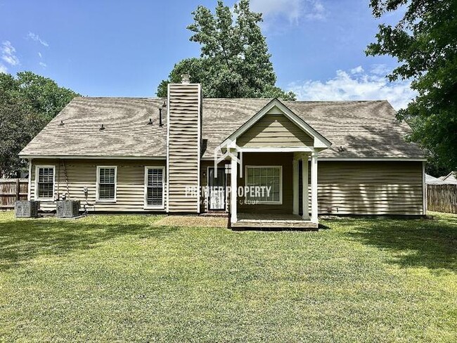 Building Photo - 6667 Amersham Dr