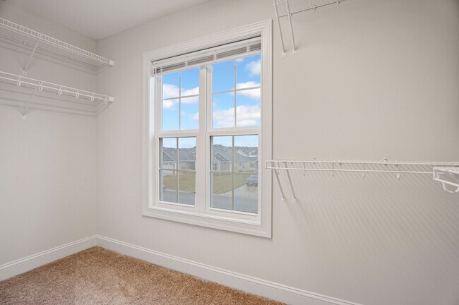 Building Photo - 917 Uplands Ln