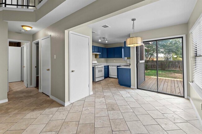 Building Photo - 2304 Klattenhoff Dr