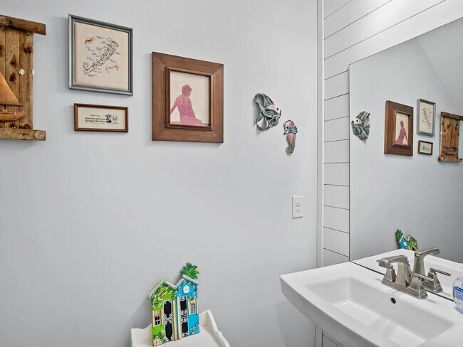 Building Photo - Gorgeous newer 2-Story, 4 bedroom Home in ...