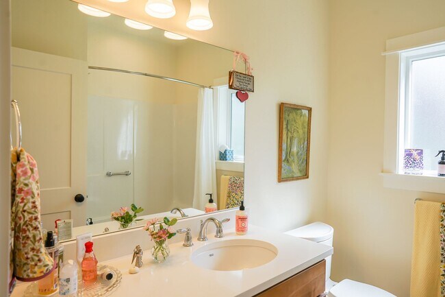 Building Photo - Beautiful Dover Bay Home