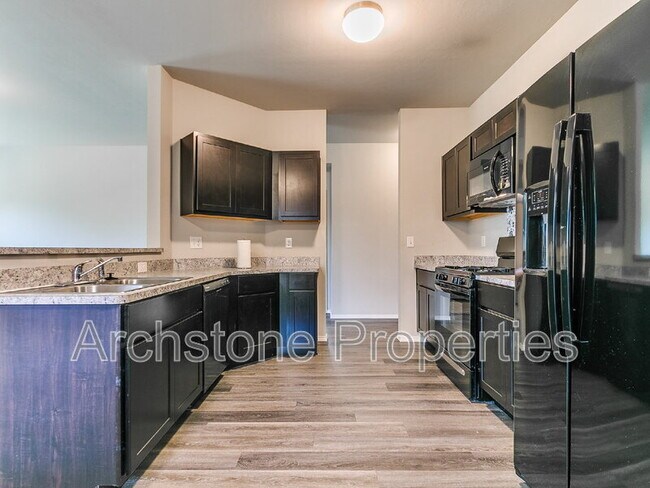 Building Photo - 1308 Dustin Dr