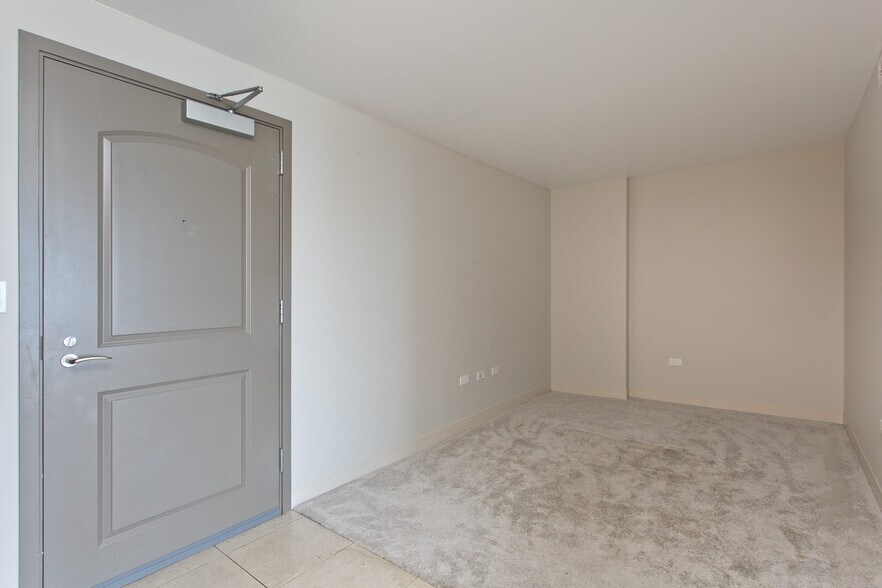 Den (Can be used as 3rd bedroom) - 1009 Kapiolani Blvd