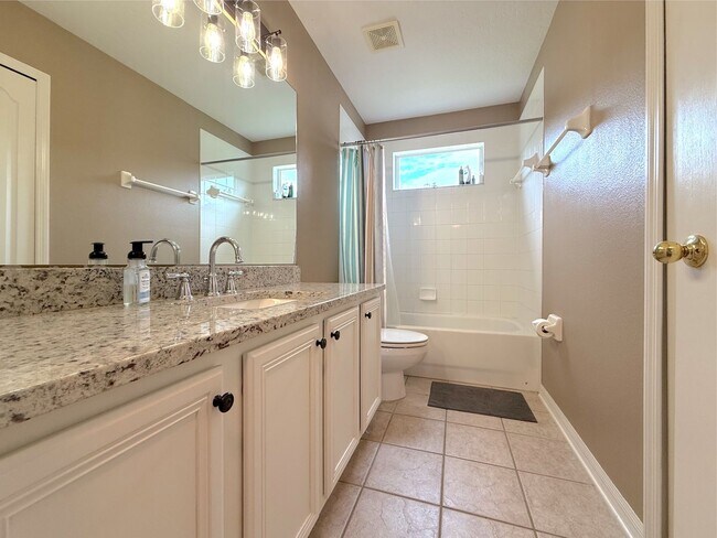 Building Photo - Spacious 5BR/3.5BA Home with Huge Backyard...
