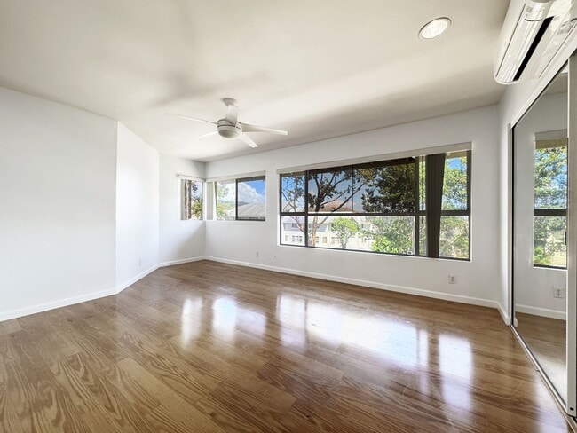 Building Photo - Moanalua Village 3/2.5 Townhouse with 2-Ca...