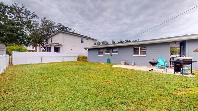 Building Photo - 4728 W Bay Ave