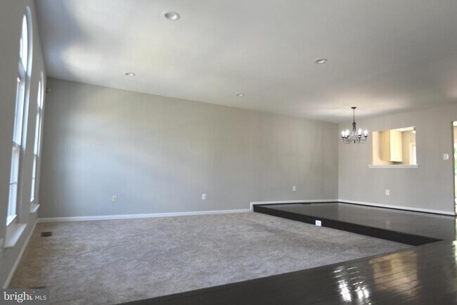 Building Photo - 20180 Hardwood Terrace