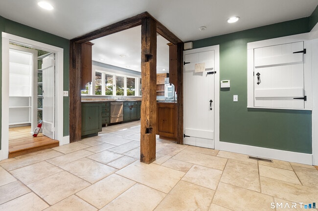 Building Photo - 145 Lyons Plain Rd