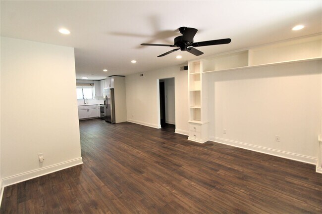 Building Photo - (Coming Soon) 2 Bedroom Condo In South Park!