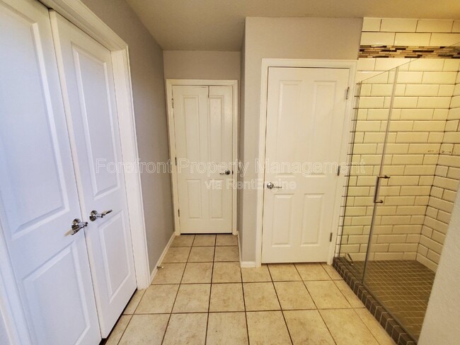 Building Photo - 555 Planters Pass