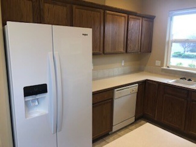 Building Photo - Three Bedroom Home in Albany