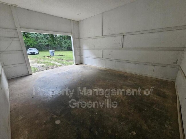 Building Photo - 510 Woodside Ln