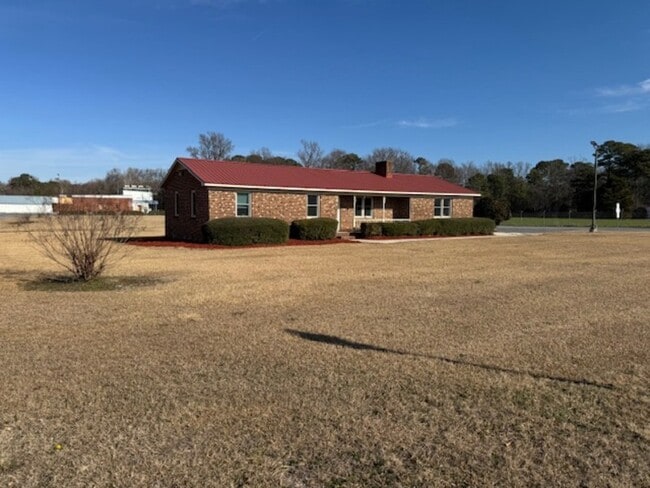 Building Photo - 584 Lakeview Rd