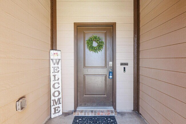 Building Photo - Spacious 4 Bed, 2 Bath Home in Abbey Glen w/ Liberty High School Feeder Pattern!