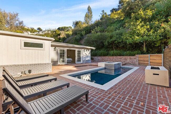 Building Photo - 9520 Gloaming Dr