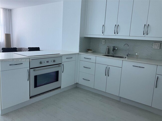 Building Photo - 3180 S Ocean Dr