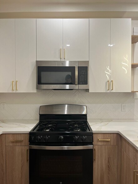 Building Photo - 232 Van Horne St