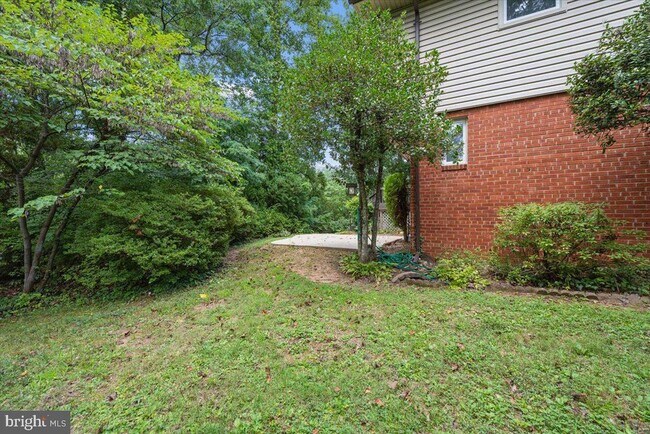 Building Photo - 9202 Wilmett Ct