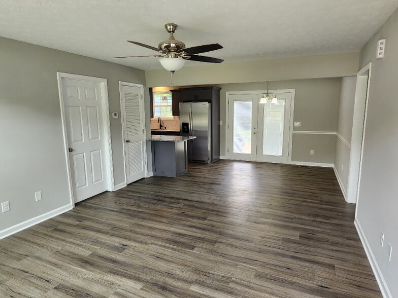 Building Photo - 1546 Winding Way Cir