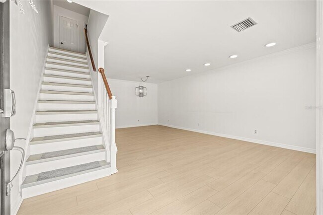 Building Photo - 609 S Glen Ave