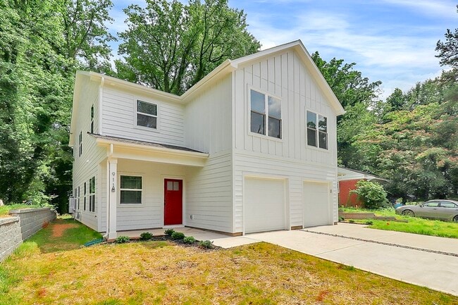 Building Photo - 911 Yellowstone Dr